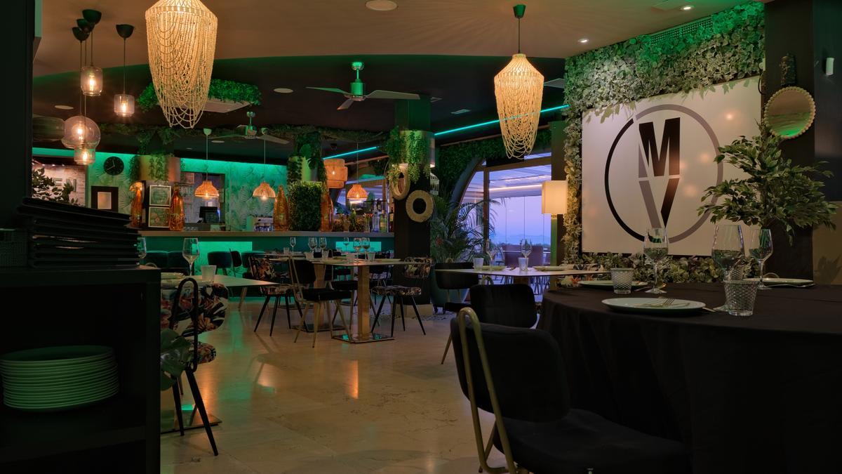 Muchavista Barra Alicantina dispone de un salón que se puede reservar para comidas familiares o de negocios.