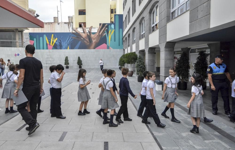 Los colegios disfrutan de 'Vuelos' en el Cuyás