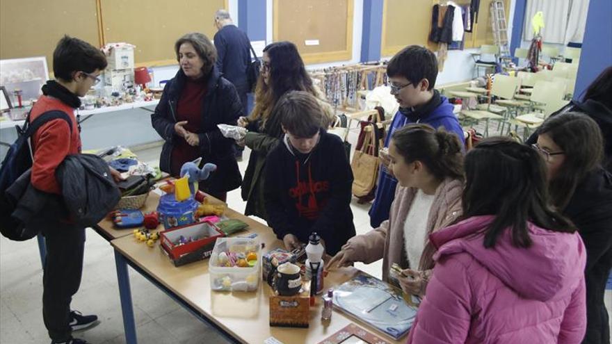 El IES Blas Infante celebra un mercadillo solidario