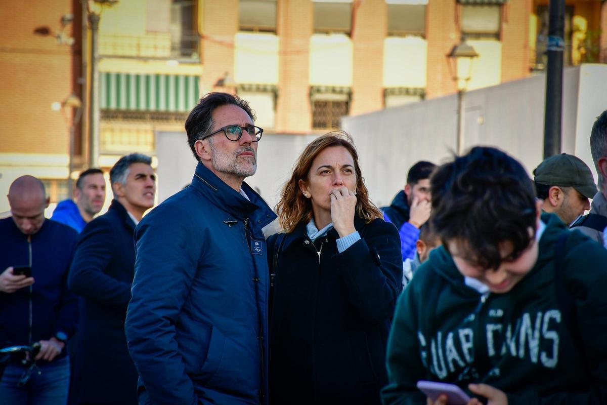 El edificio de Valencia reune vecinos y curiosos