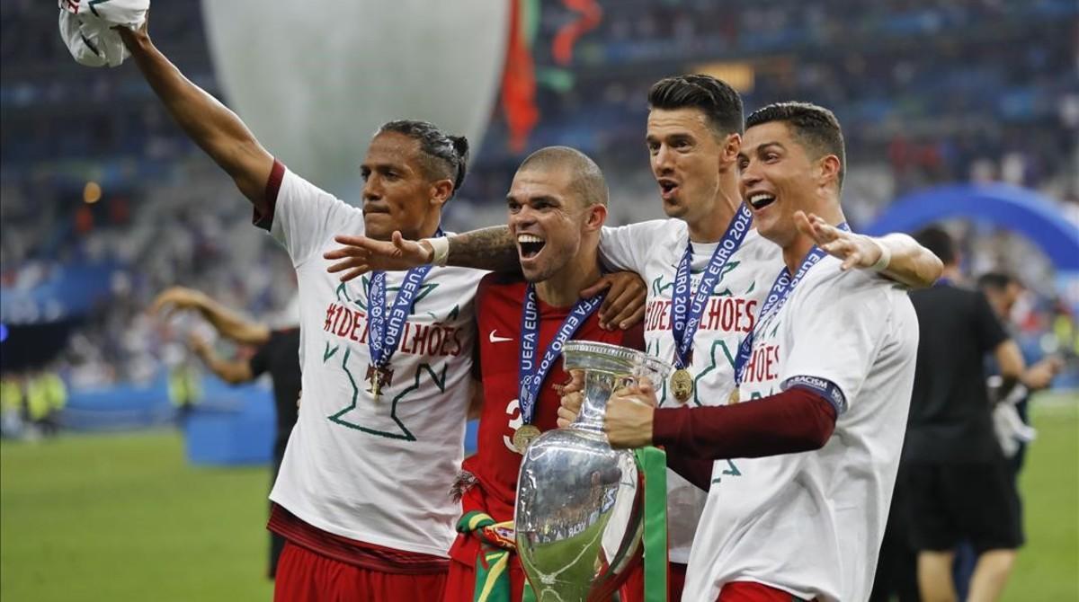 jcarmengol34662731 from left   portugal s bruno alves  pepe  jose fonte and cri160711180705