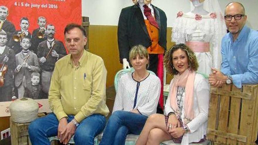 D&#039;esquerra a dreta, Jordi Suades, Sílvia Vila, Esther Sánchez i Joan Maria Segura, presentant la fira