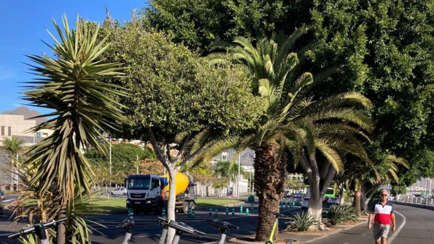 Siete asociaciones de vecinos del centro  cargan contra los patinetes eléctricos