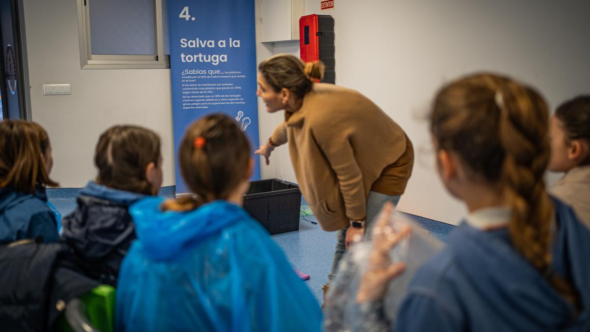 La EMSHI divulgando en los colegios valencianos sobre el valor del agua.