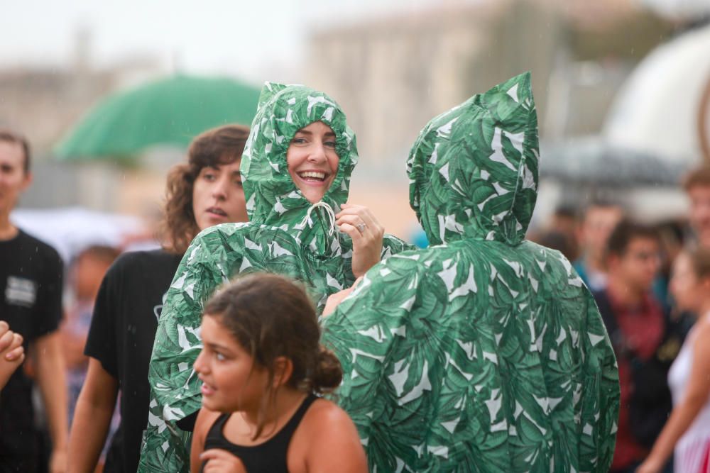 Angesichts des Regenwetters auf Mallorca wurde die traditionelle Traubenschlacht zur Weinernte am Samstag (16.9.) zur Schlammschlacht.