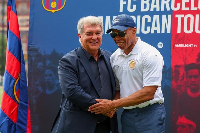 Acto de commemoración en Brooklyn de la gira americana del FC Barcelona el año 1937, en imágenes.