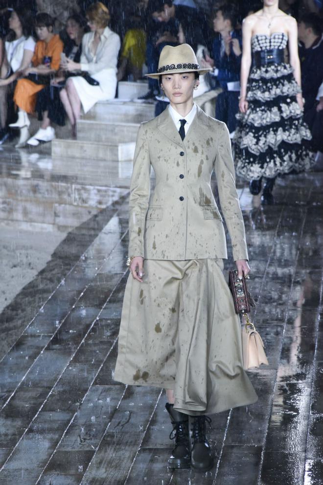 Conjunto caqui de la colección crucero de Dior 2019