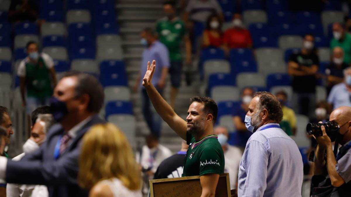 Carlos Cabezas juega su último partido con el Unicaja en el Carpena