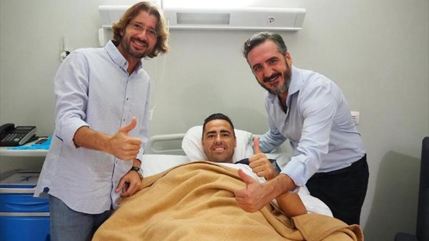 Regalón, intervenido de su rodilla izquierda