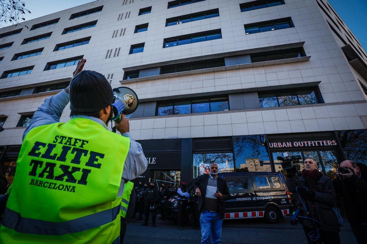 Manifestación de taxistas en huelga frente FreeNow