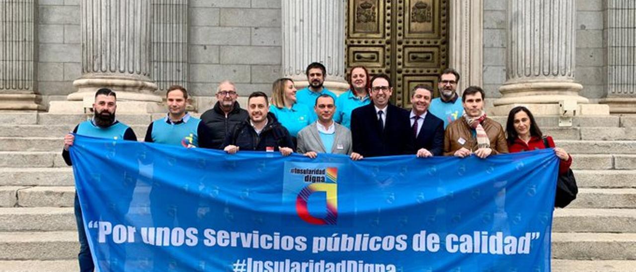 Representantes de la asociación Insularidad Digna, en Madrid.