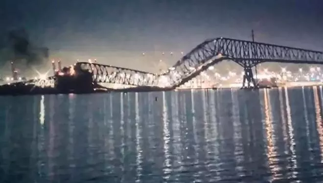 VÍDEO | Un vaixell xoca contra un pont a Baltimore i l'esfondra