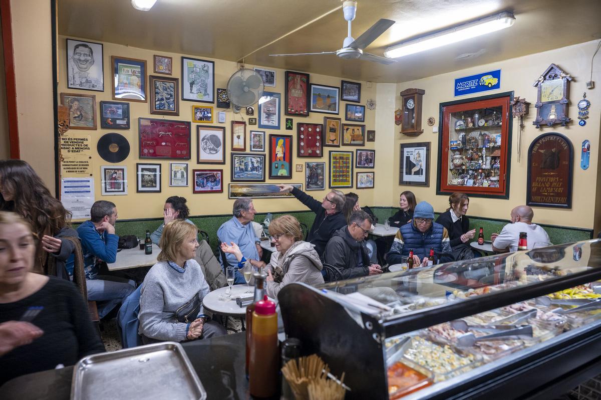 Barcelona 10.03.2026. On Barcelona.  La Vermuteria del Tano, bar bodega de carácter añejo en el barrio de Gràcia de Barcelona, Fotografía de Jordi Cotrina