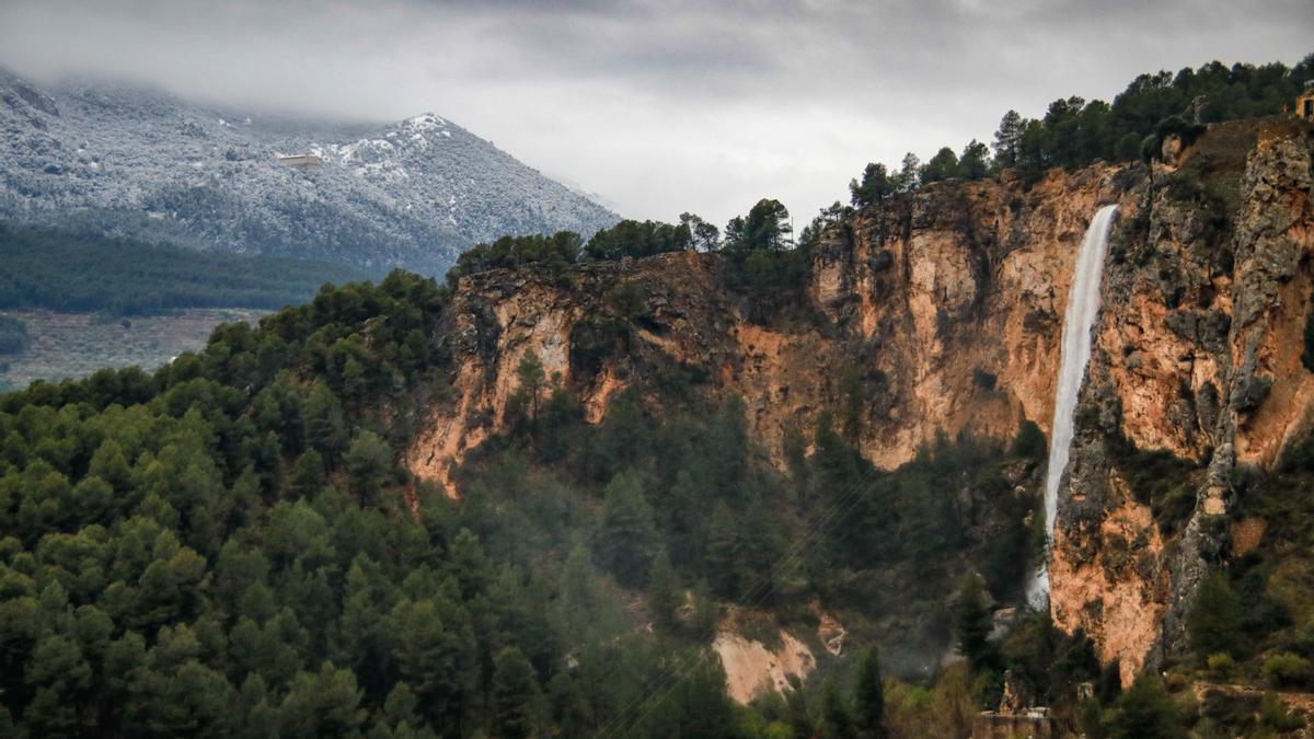 Alcoy amanece rodeada de nieve