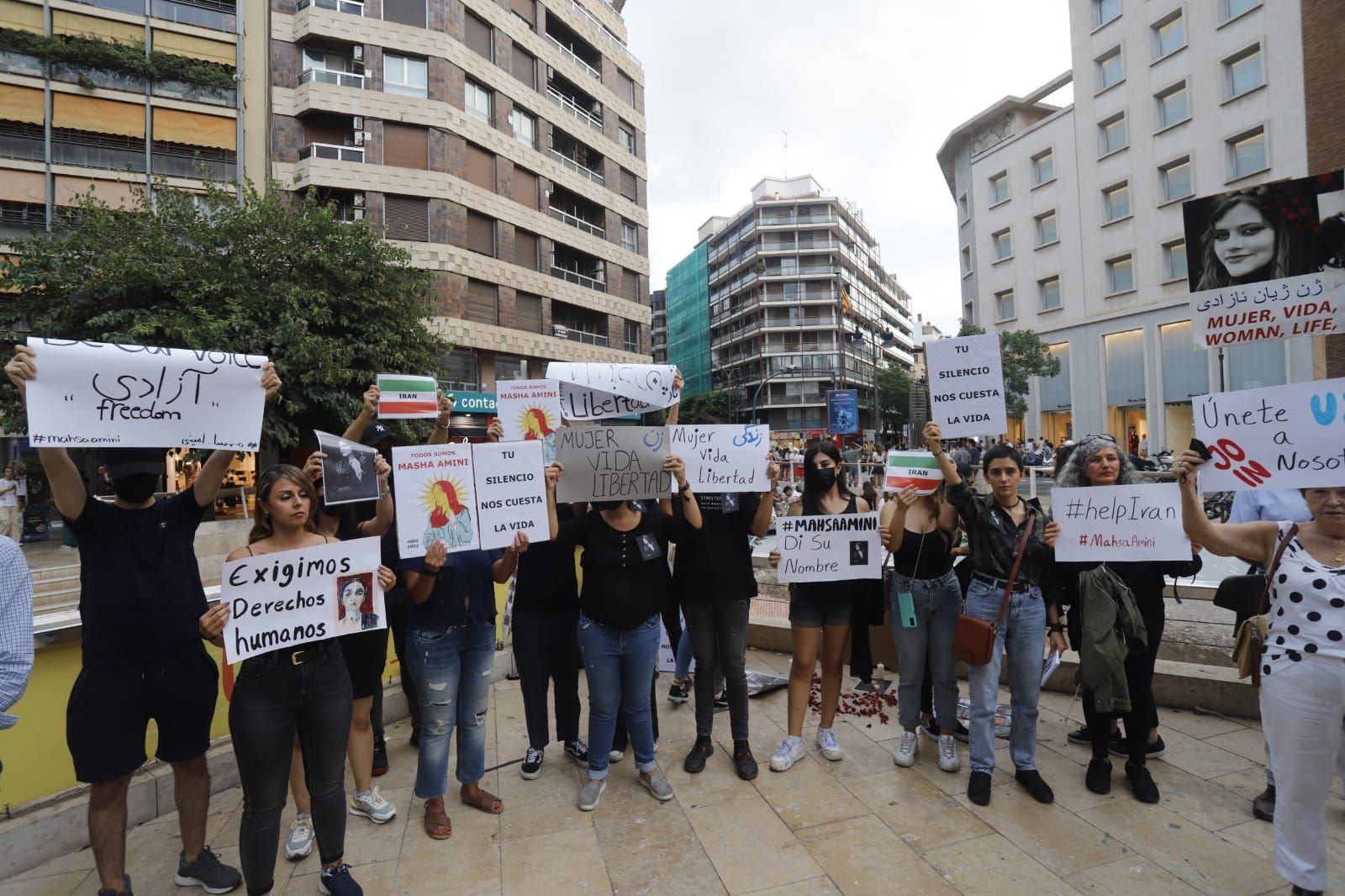 Concentración en València contra el asesinato de Masha Amini.