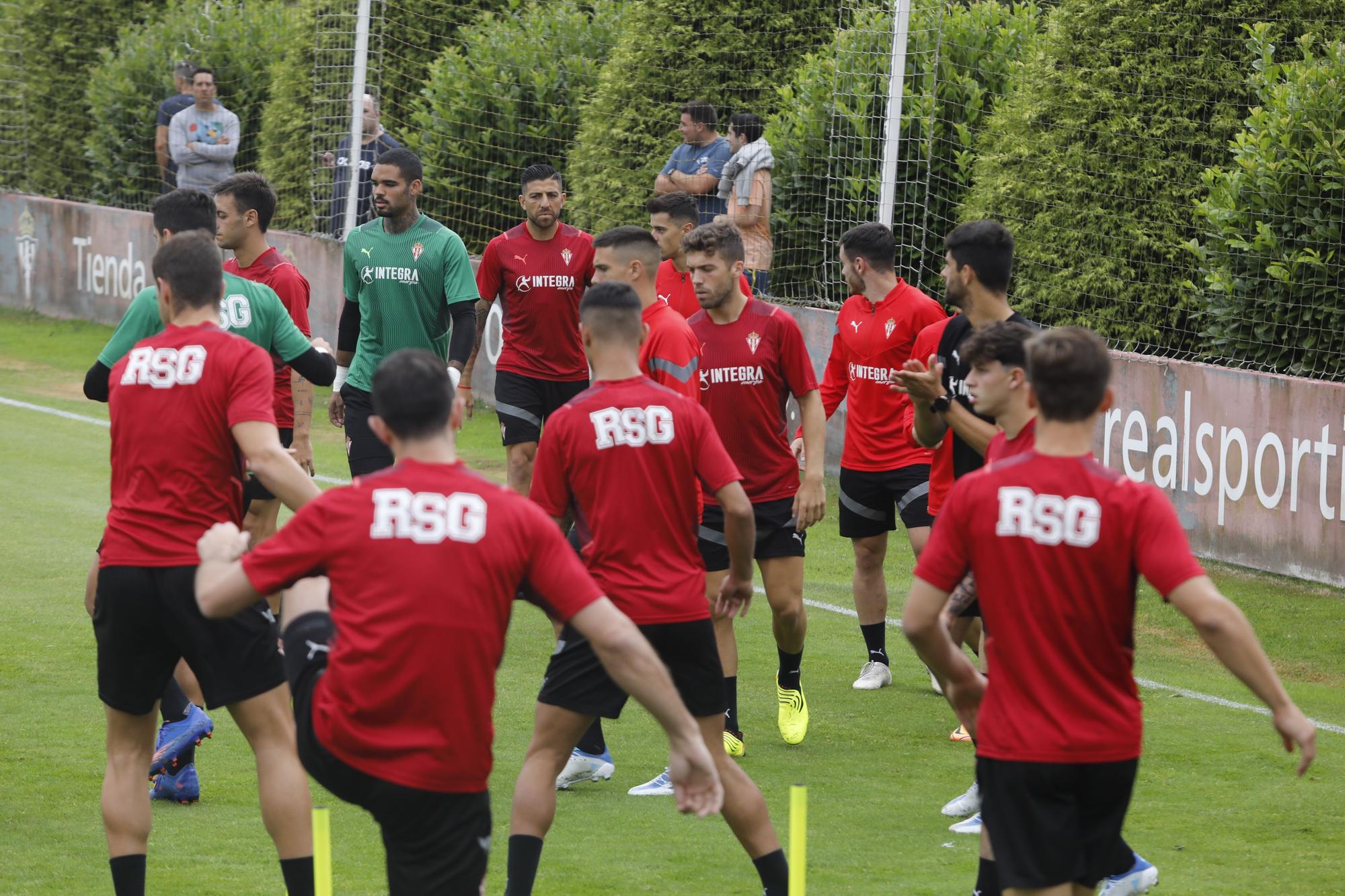 Irarragorri visita a Mareo y Cote y Jordan Carrillo se unen a los entrenamientos del Sporting