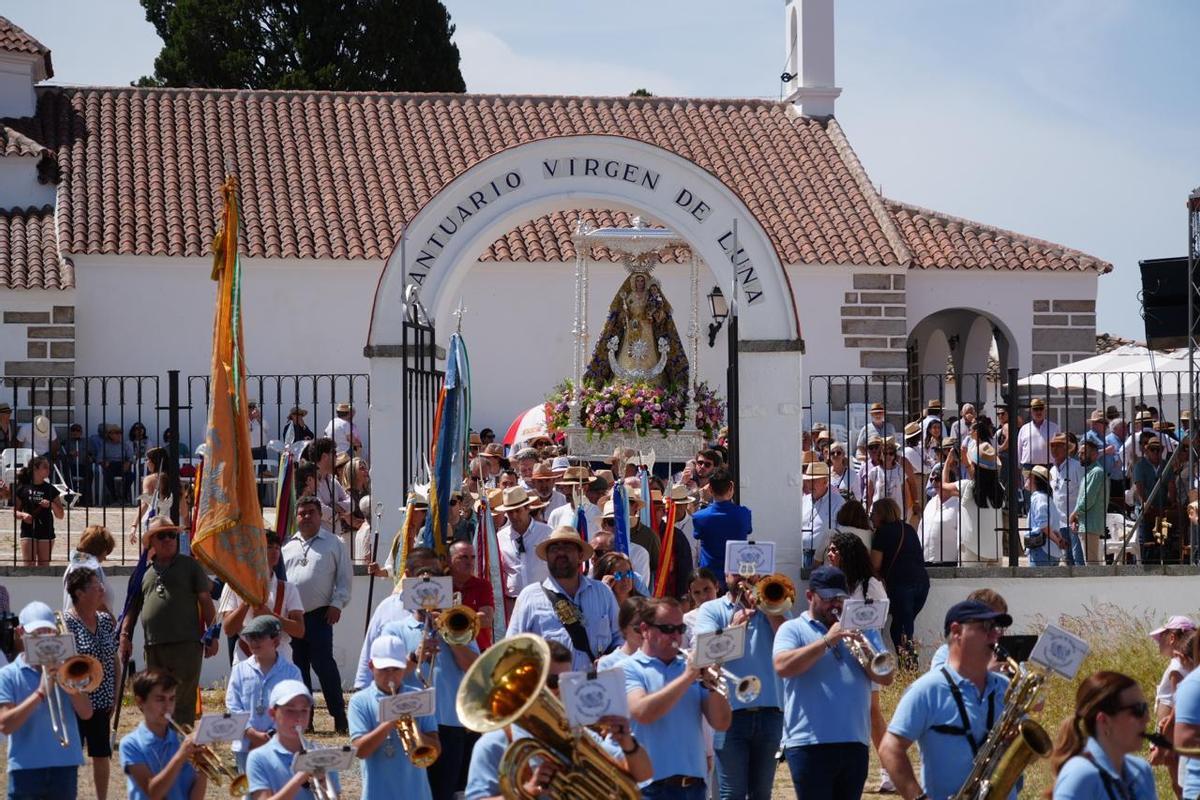 Villanueva de Córdoba recibe a la Virgen de Luna