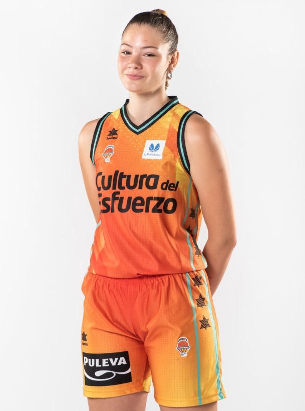 Las nuevas equipaciones de Valencia Basket: ¡Sorpresa con 'pólvora y cenizas'!