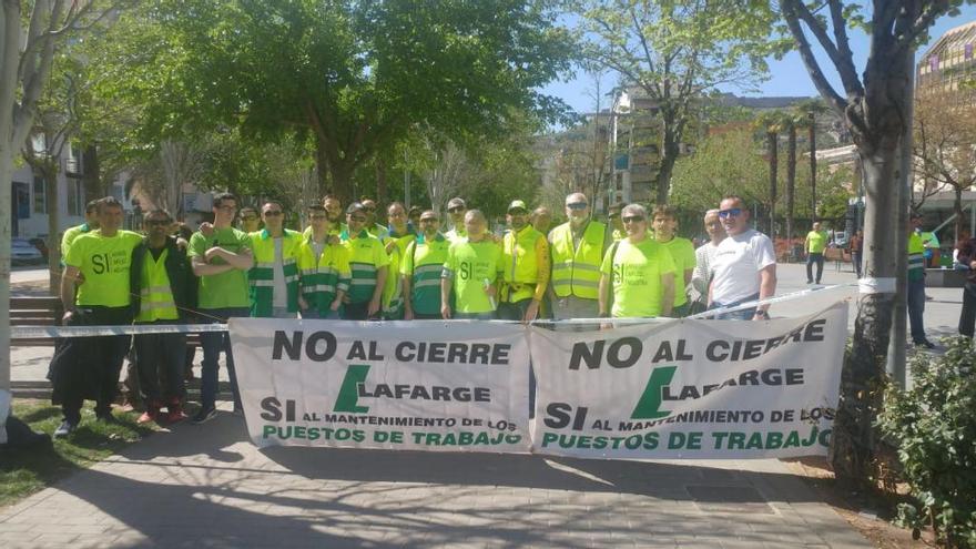 Los trabajadores de Lafarge hicieron ver su malestar.