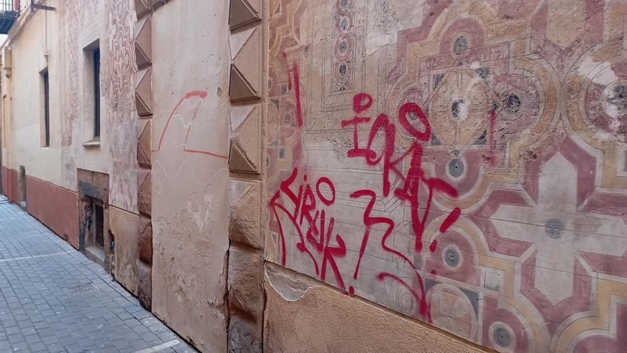 Guerra a los grafitis del Centro de Málaga: adjudicado un contrato para eliminarlos