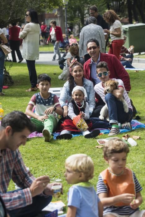 Multitudinario reparto del bollo en San Mateo