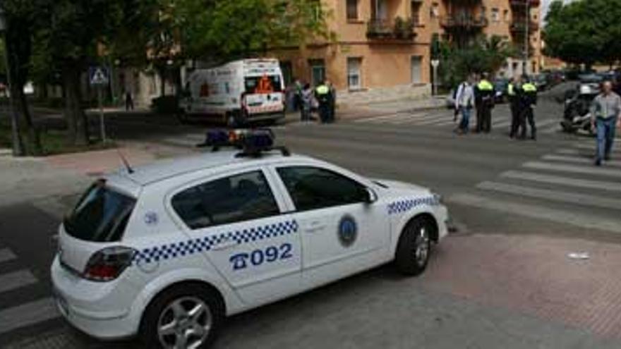 Una mujer sufre heridas graves en un accidente de moto en Badajoz