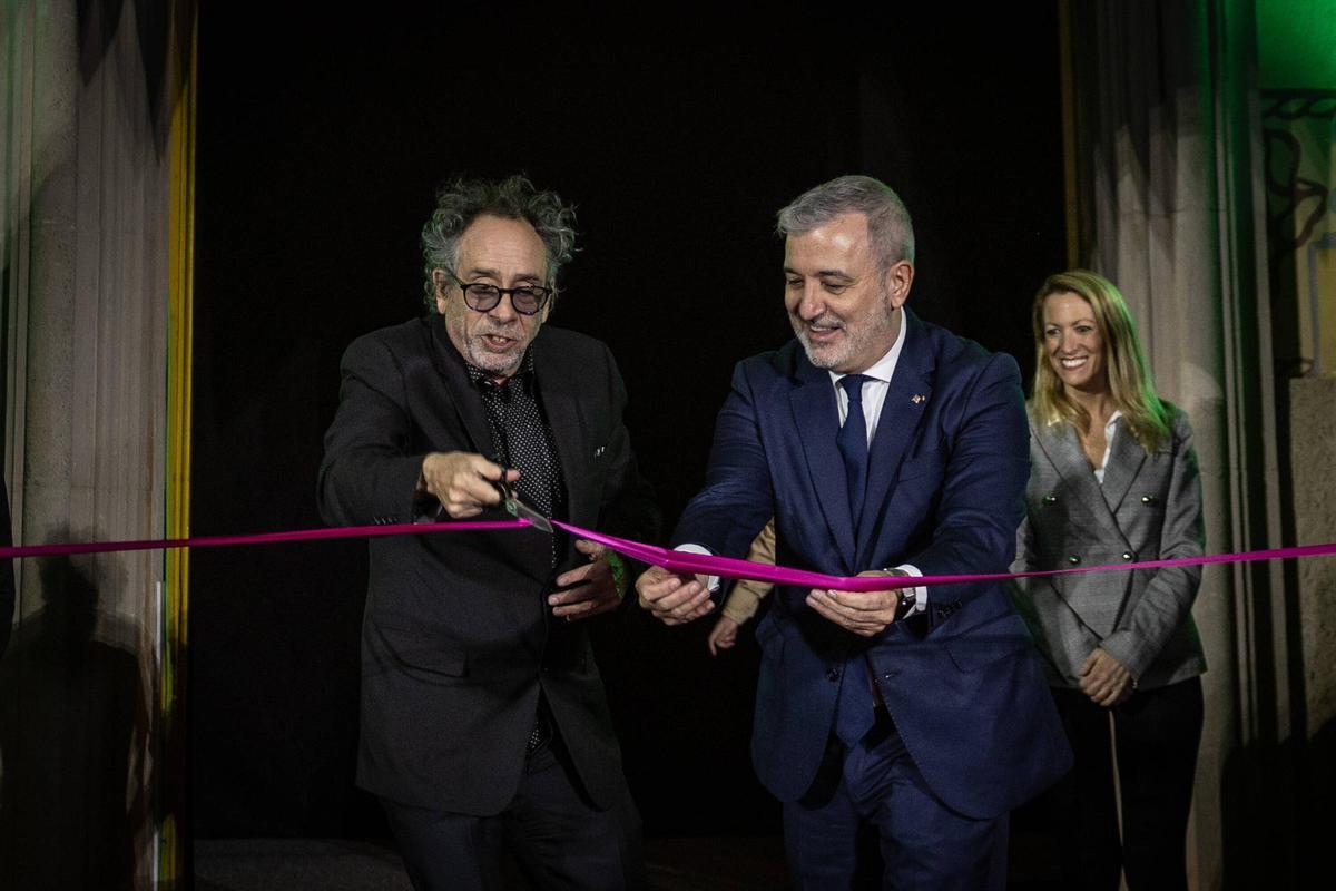 El Laberinto de Tim Burton en Barcelona. Barcelona acogerá a partir de marzo la exposición del universo de Tim Burton   Barcelona acogerá a partir del 8 de marzo la exposición Tim Burtons Labyrinth, tras su paso por Madrid, París y Bruselas, ha informado este martes la productora Letsgo, que organiza la muestra junto al propio cineasta.  Leer más: https://www.europapress.es/catalunya/noticia-barcelona-acogera-partir-marzo-exposicion-universo-tim-burton-20240125185440.html  (c) 2024 Europa Press. Está expresamente prohibida la redistribución y la redifusión de este contenido sin su previo y expreso consentimiento.