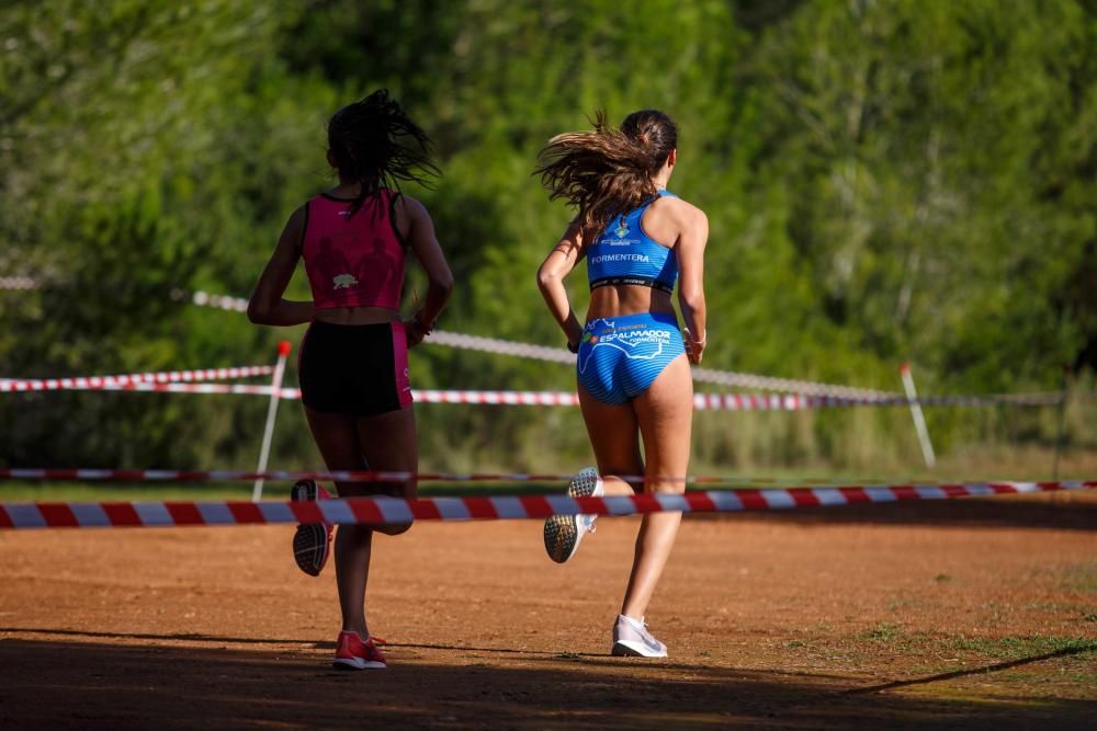 El circuito de cross de Buscastell acogió este sábado la primera prueba de campo a través de la temporada en Ibiza para categorías inferiores