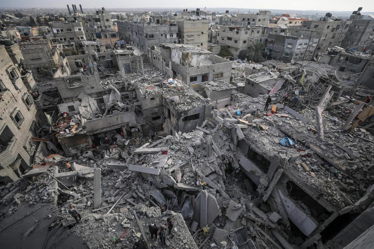 Edificios derruidos por ataques de Israel en Al Nuseirat (Gaza).