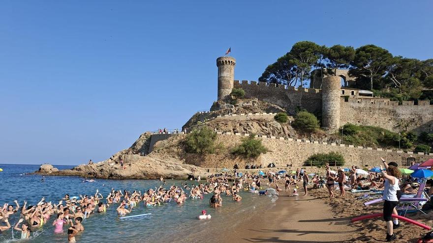 Tossa de Mar consolida el seu programa de benestar a la platja amb gairebé 3.000 participants