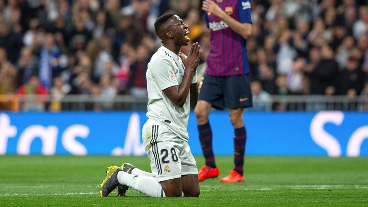 Vinicius se lamenta por una ocasión desperdiciada en el Clásico