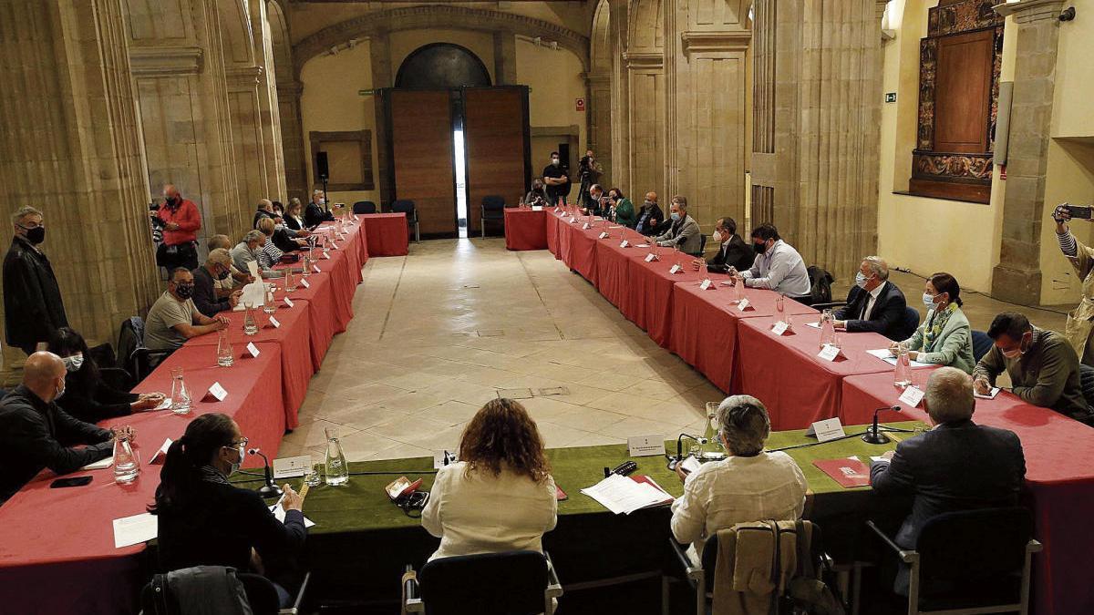 Los miembros del Consejo Social, reunidos ayer en la Colegiata de San Juan Bautista.