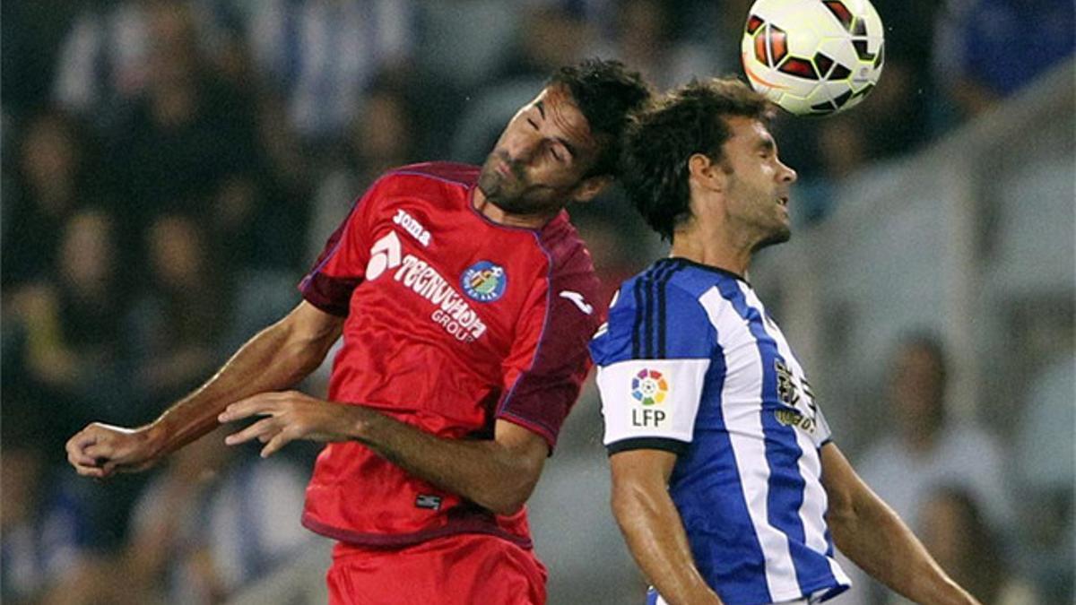 Juan Rodríguez y Xabi Prieto, durante el encuentro de este lunes en Anoeta