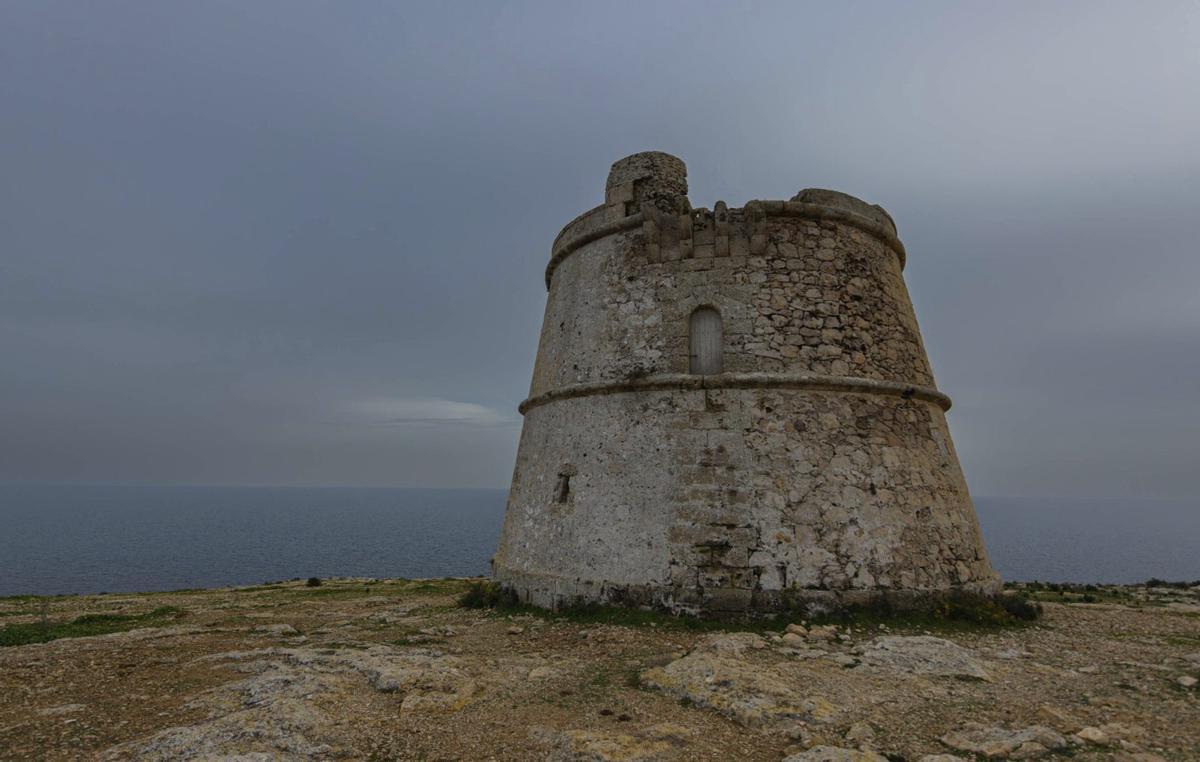 La torre des Cap de Barbaria fotografiada el pasado 3 de enero.