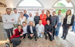 El chef de Eivissa Óscar Molina, con los ‘Sabores Solidarios Sanluqueños’