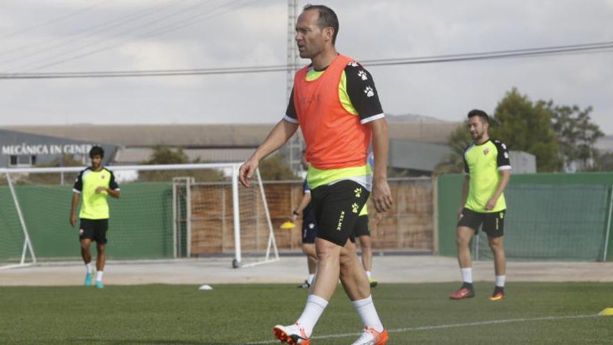 Nino y Hervías entrenan con normalidad y jugarán en Alcorcón y Pelegrín es baja