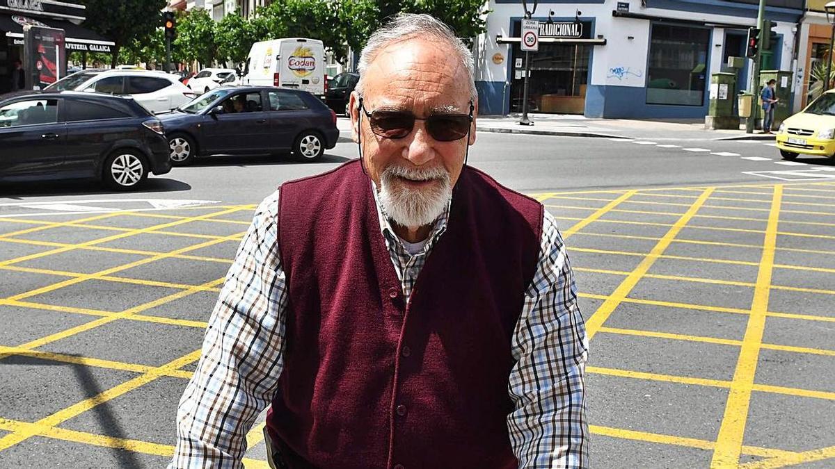 José Salgado, con la ronda de Outeiro en el tramo de Os Mallos a su espalda.