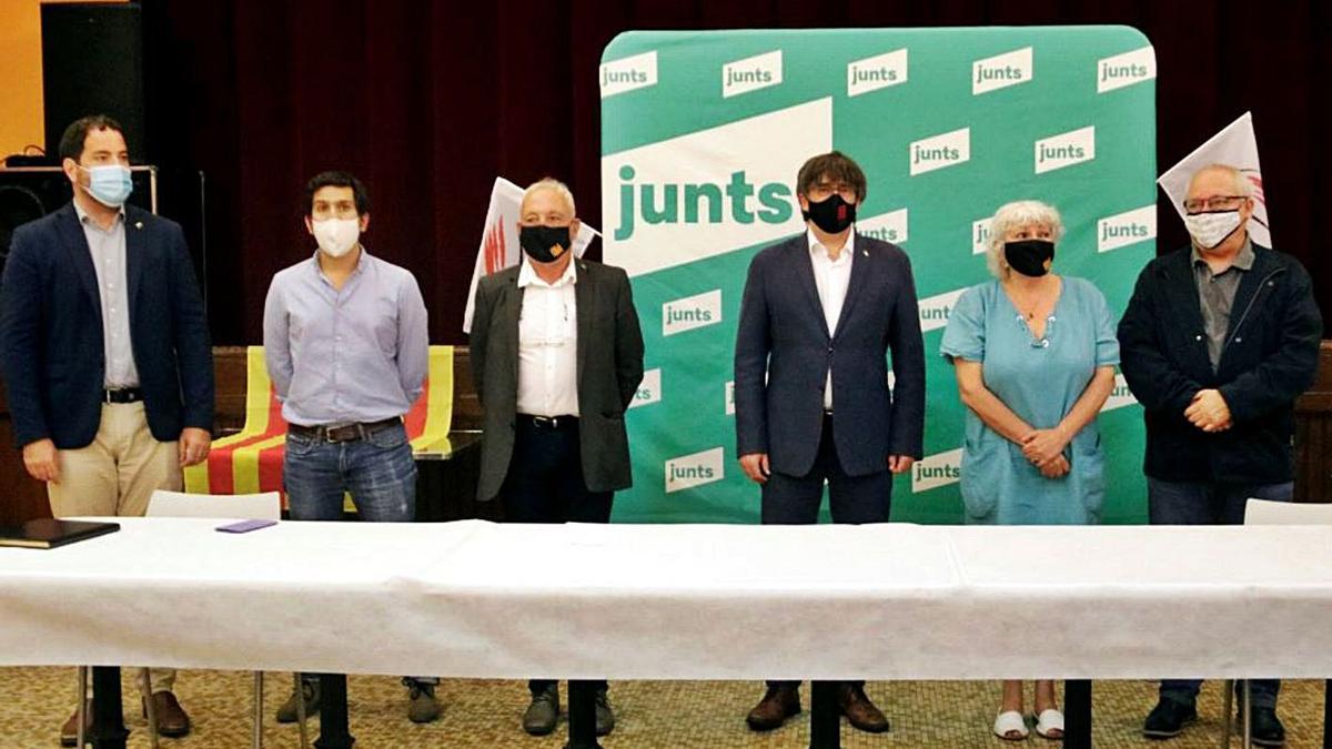 La signatura del conveni de cooperació entre Junts i el partit francès Unió Catalana.  | ACN