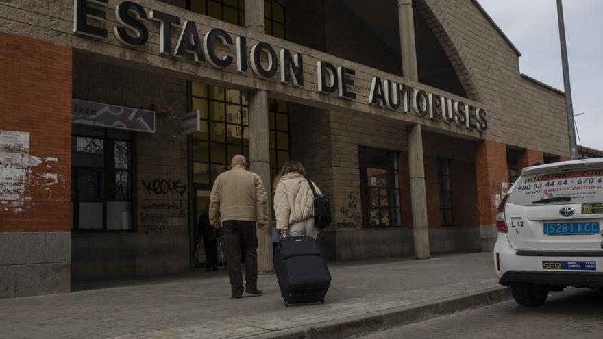 Zamora, vidas al límite | La estación de autobuses languidece sin viajeros