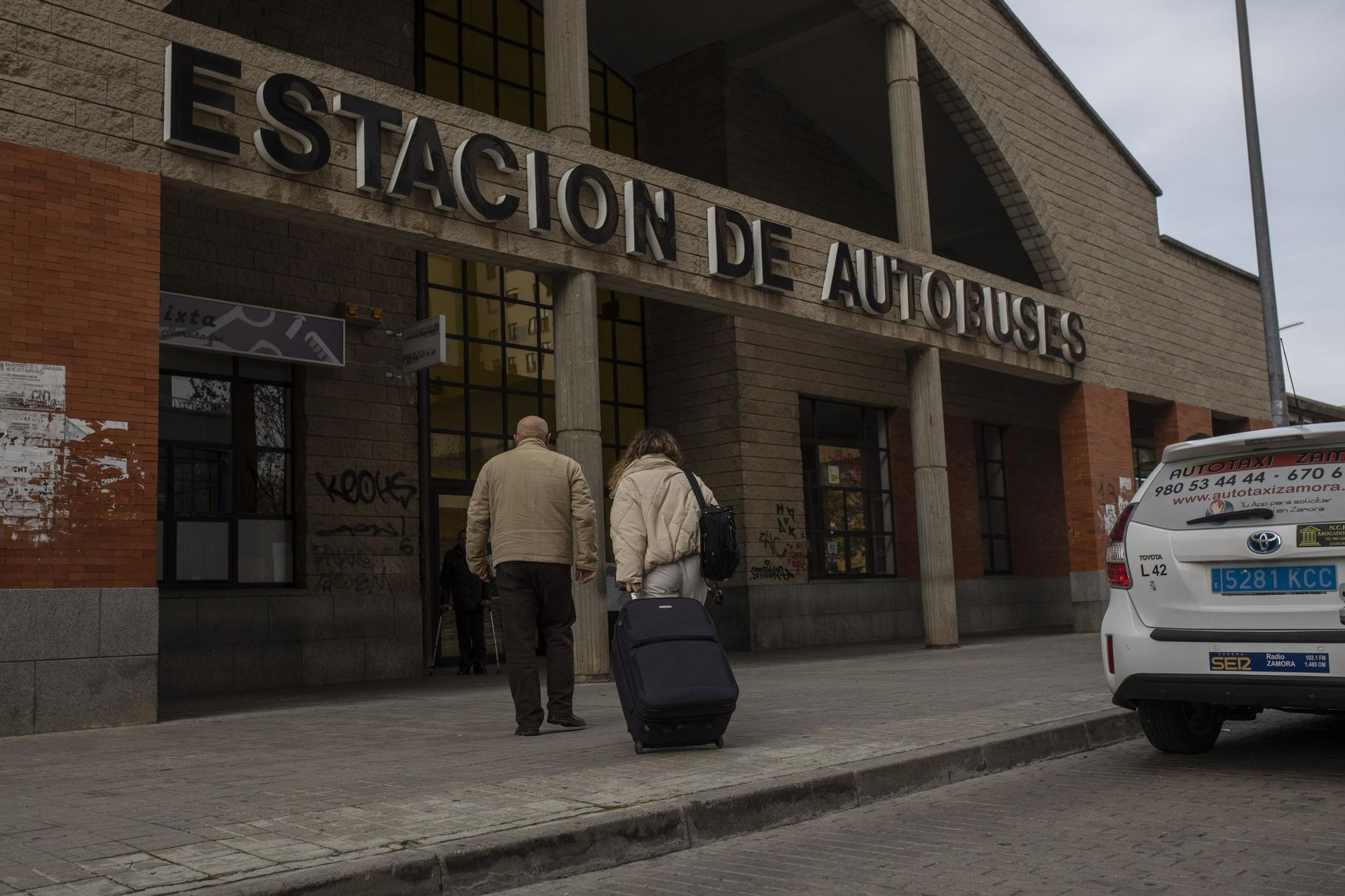 Zamora, vidas al límite | La estación de autobuses languidece sin viajeros