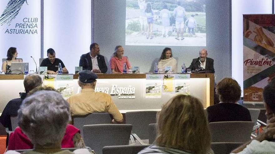 De izquierda a derecha, Virginia del Cura, Abel Pérez, César Álvarez, Íñigo Guibert, Elena Montaña y Juan Carlos Avilés.