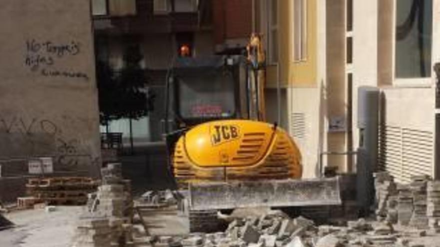 Obras de mejora en la plaza del Mercaico Negro y las calles La Cruz y General Bellod de Villena