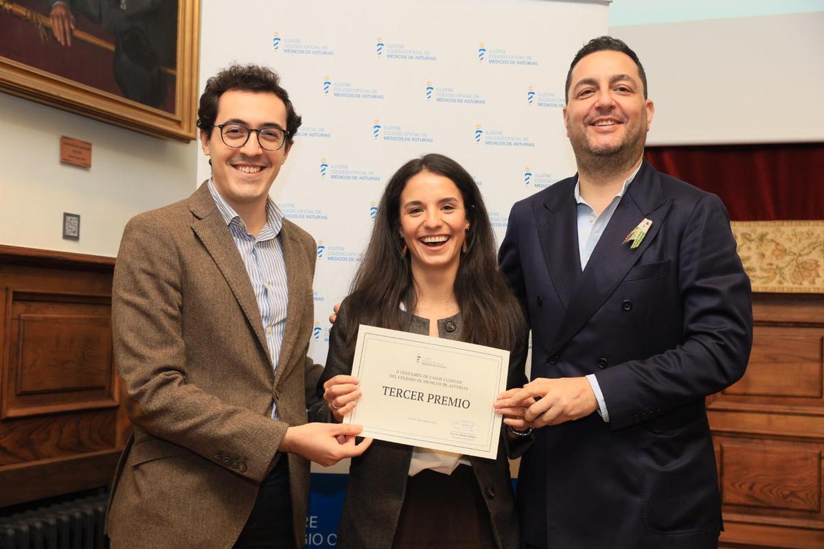 Alberto Alen, María Salgado (terecera premiada) y Jose Miguel Vegas.