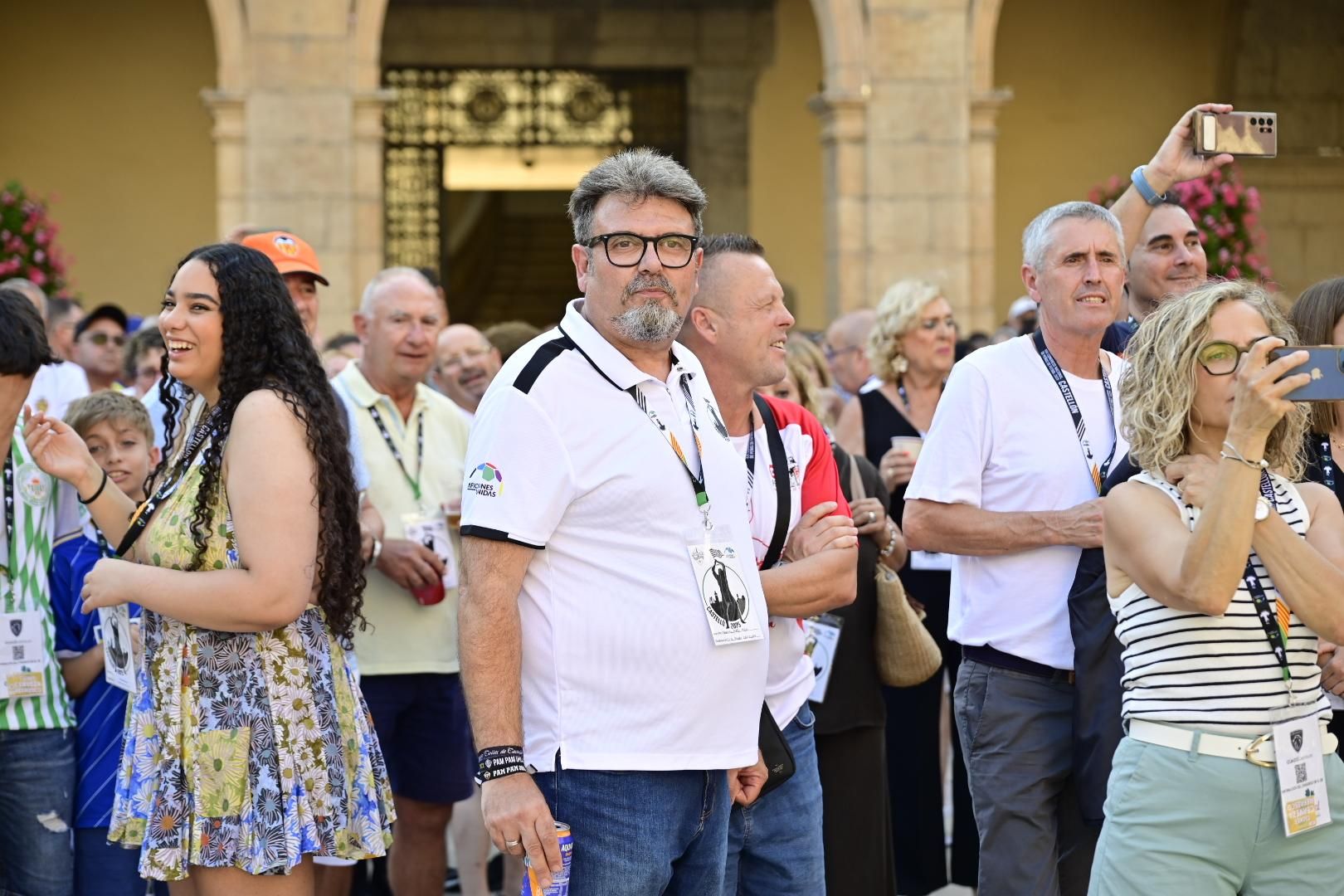Galería | Un millar de peñistas toman Castellón