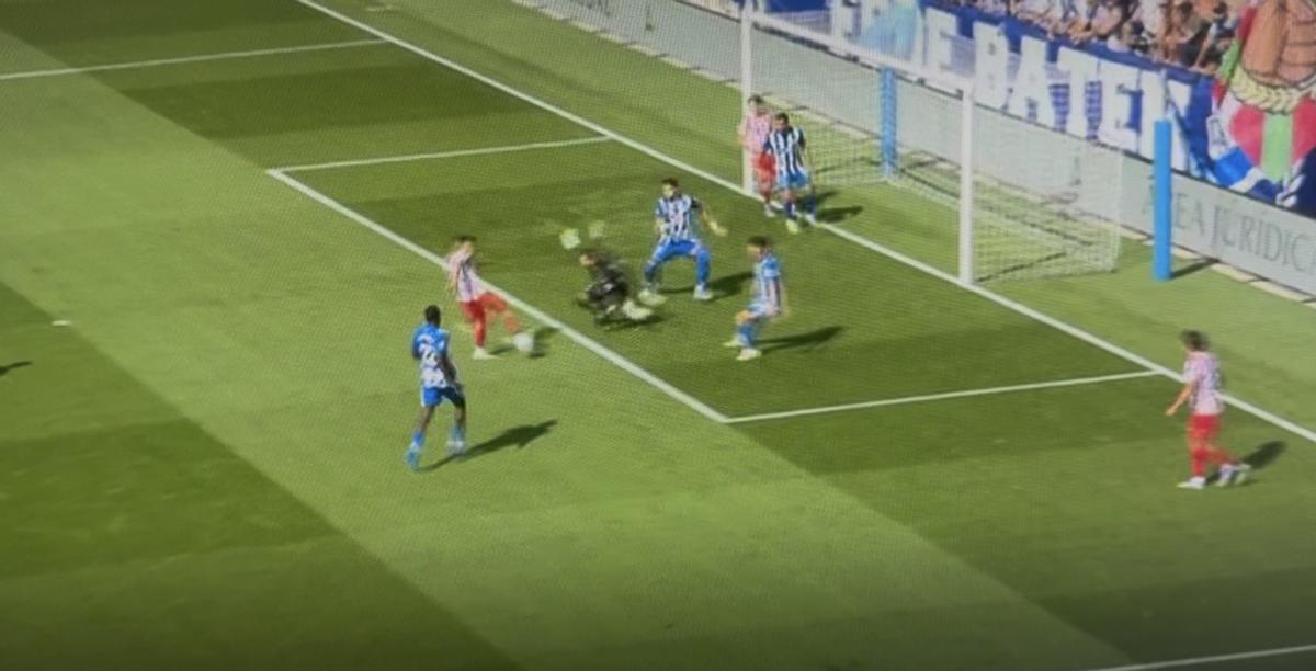 Fuera de juego de Giuliano Simeone en el gol del Atlético ante el Alavés