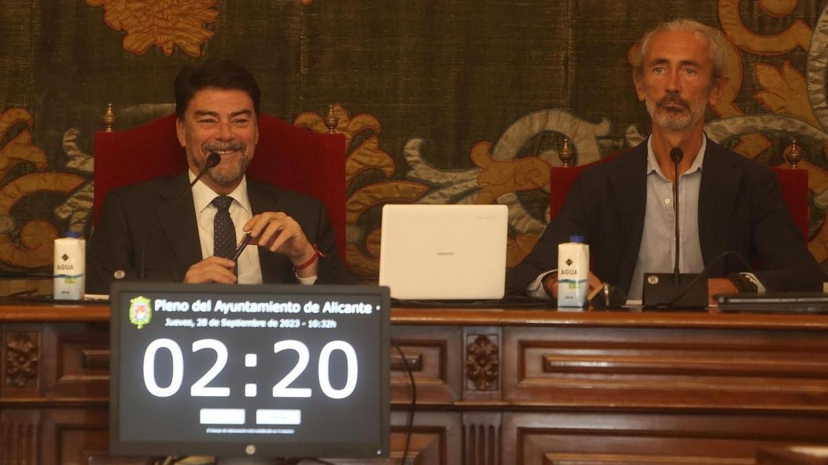 La oposición denuncia que la comisión municipal de investigación de Les Naus en Alicante es un "paripé"