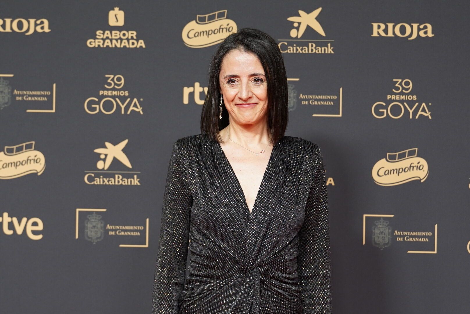 La productora Belén Atienza posa en la alfombra roja de la 39º edición de los Premios Goya, en el Palacio de Exposiciones y Congresos de Granada, a 8 de febrero de 2025, en Granada, Andalucía (España). Los galardones son otorgados de manera anual por la Academia de las Artes y las Ciencias Cinematográficas de España (AACCE) con el objetivo de premiar a los mejores profesionales en cada una de las distintas especialidades tanto técnicas como creativas del cine español. 08 FEBRERO 2025 Arsenio Zurita / Europa Press 08/02/2025. BELÉN ATIENZA;Arsenio Zurita;