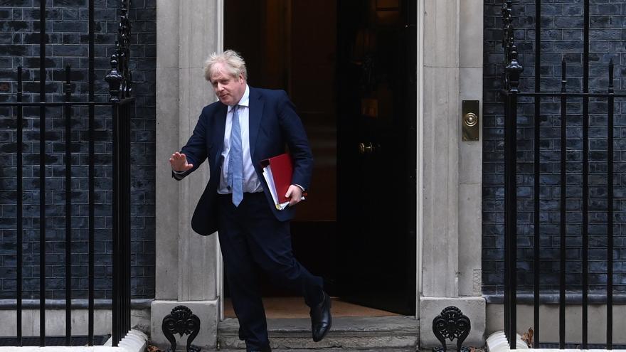 Johnson hace una purga entre su equipo tras el escándalo de las fiestas en Downing Street