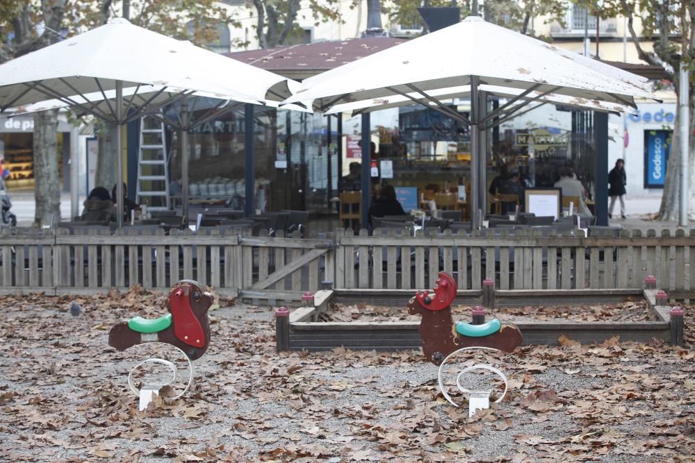 Demanen tancar el parc infantil de Poeta Marquina per insalubre