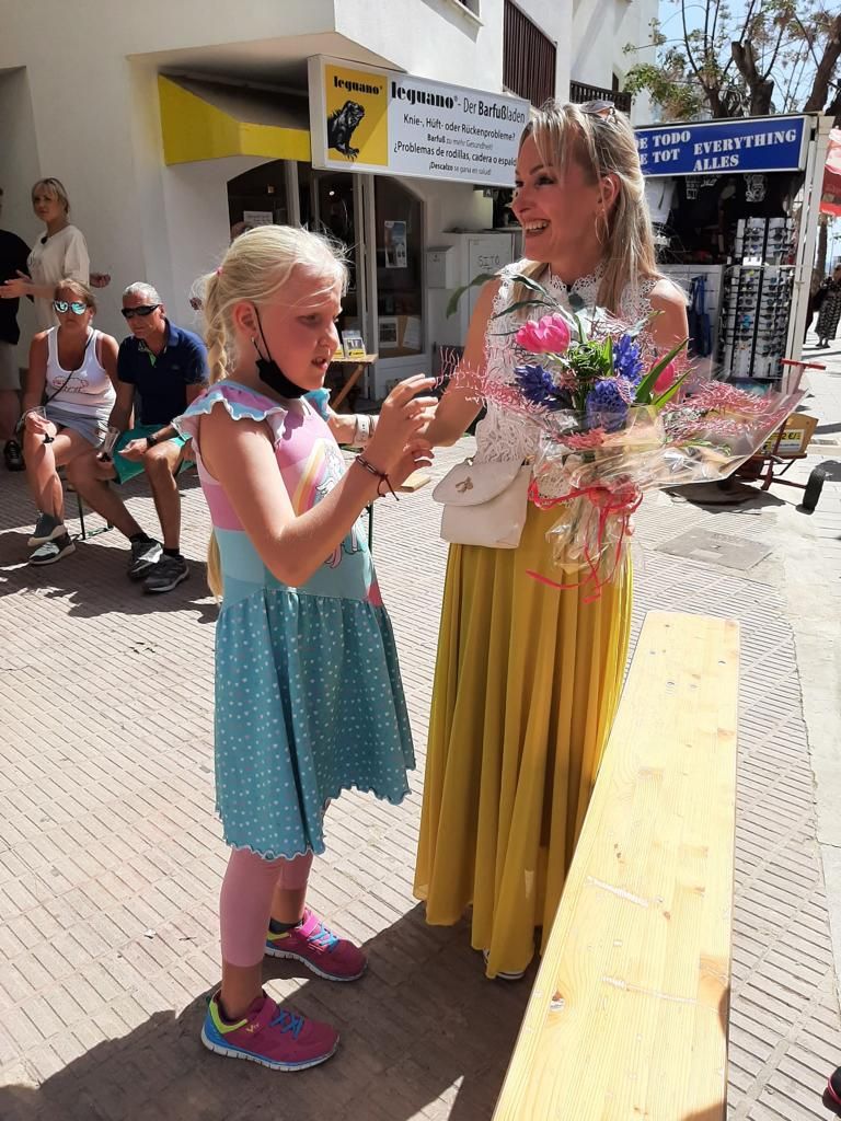 Steffi Mersch mit Tochter Nayla beim großen Opening 2022.